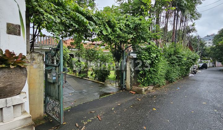 Well-Maintained House in a Strategic Location in Kemang