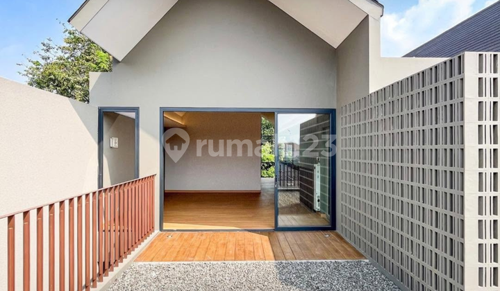 Rumah Dalam Komplek Eksklusif, Bangunan 4 Lantai, Indent Unit.