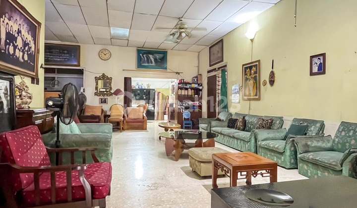 Rumah Kost, Bangunan 2 Lantai, Cocok untuk Hunian / Investasi, Butuh Renovasi 2