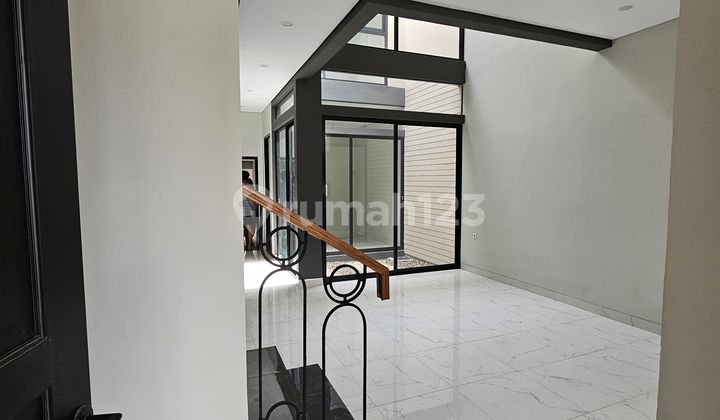 Rumah Hoek Baru Renovasi Sektor 7 A Gading Serpong