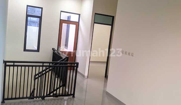 Rumah 2 Lantai Di Peninggilan Mencong Tangerang 2