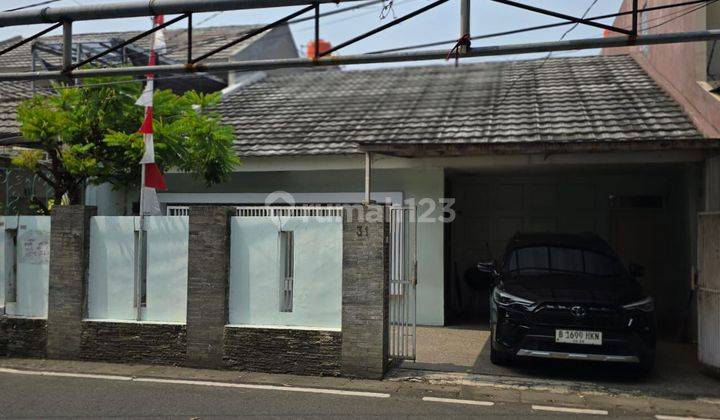 Rumah 1,5 Lantai Di Pejompongan Jakarta Pusat 1