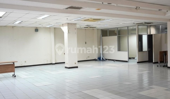Disewa Gedung Strategis Di Gajah Mada 1