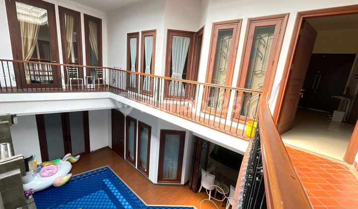 Murah !!! Rumah Mewah 2 Lt Semi Furnished Kolam Renang Di Bintaro