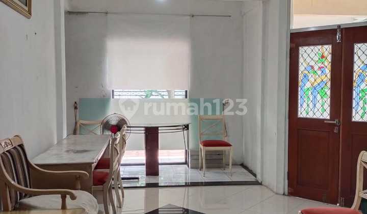 Hot Sale Dijual Cepat Rumah Terawat 2 Lt Area Bintaro