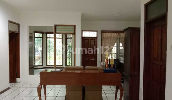 Dijual Cepat Rumah Dengan Halaman Depan Dan Belakang Area Bintaro 2