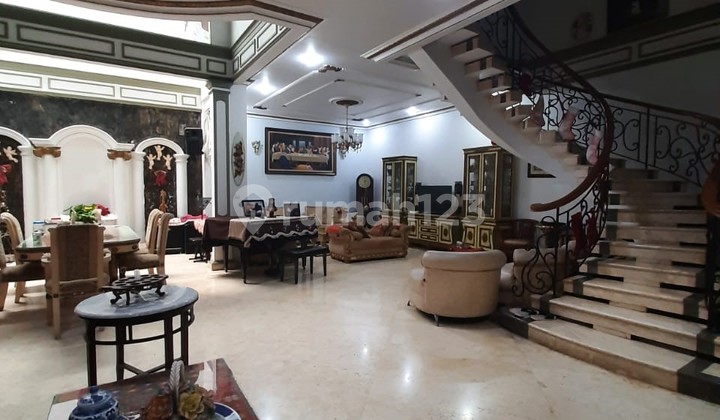 Dijual Rumah Terawat 2 Lt Semi Furnished Area Rempoa Bintaro 2