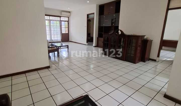 Dijual Cepat Rumah 2 Lt Lokasi Strategis Area Bintaro 2