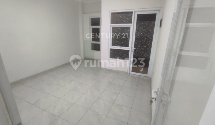 For Sale: Strategic Shop House at an Attractive Price in Kreo 2