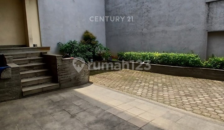 For Sale: Move-in Ready Strategic House Near MRT Station 2