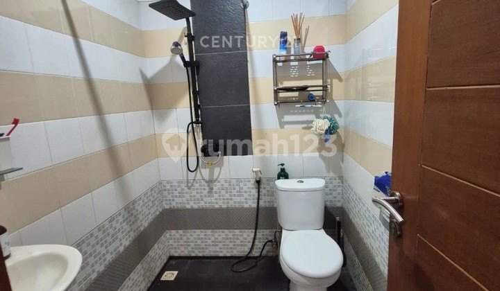 3-Story House Ready to Occupancy Attractive Price in Bintaro Sector 5 2