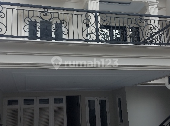 Beautiful Strategic New Ready-to-Occupy House in Jagakarsa, South Jakarta
