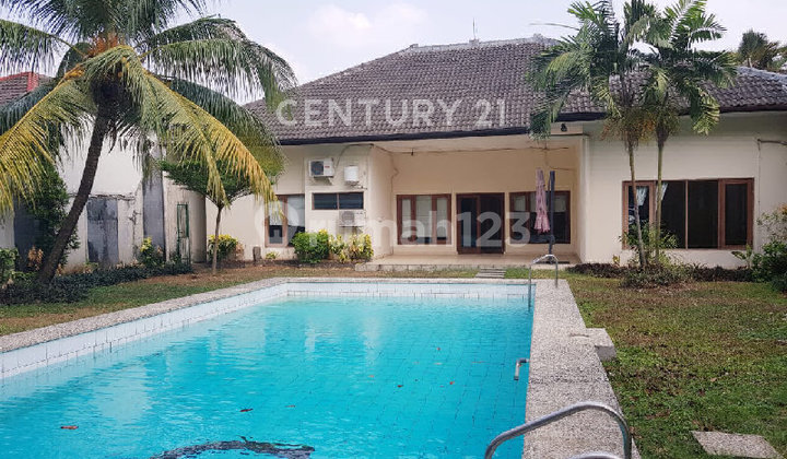 Rumah Bagus DTaman Luas Depan Belakang Siap Huni Di Kemang