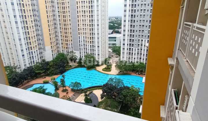 Apartment Springlake Summarecon Bekasi 2 Br Furnished View Pool