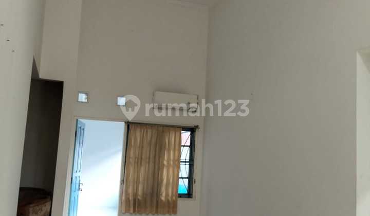 Well-Maintained House in Kemang Pratama 3, Flood-Free, Strategic Location 2