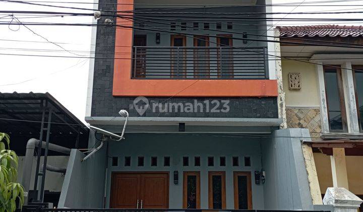 RUMAH MINIMALIS 3 LANTAI DI CEMPAKA PUTIH, JAKARTA PUSAT 1