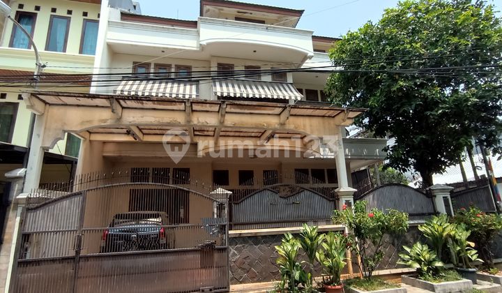 Rumah Modern Minimalis 3 Lantai Di Sunter, Jakarta Utara Rumah Modern Minimalis 3 Lantai Di Sunter, Jakarta Utara