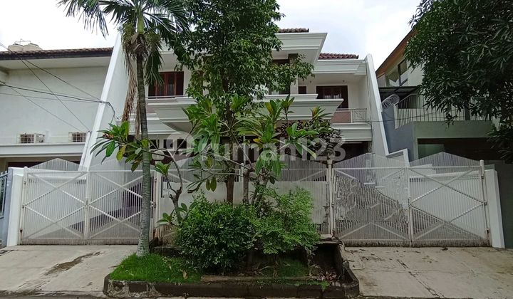 Nice Newly Renovated 2-Story House in Cempaka Putih, Central Jakarta Nice Newly Renovated 2-Story House in Cempaka Putih, Central Jakarta