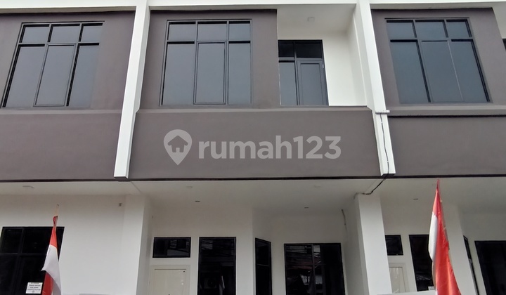 Rumah Semi Ruko Brand New 3 Lantai Di Kemayoran, Jakarta Pusat Rumah Semi Ruko Brand New 3 Lantai Di Kemayoran, Jakarta Pusat