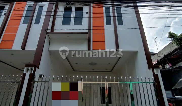 Rumah Modern Brand New 3 Lantai di Johar Baru, Jakarta Pusat 1