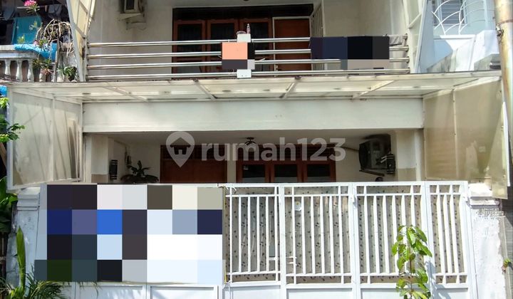 2-Story Ready-to-Live House in Cempaka Putih, Central Jakarta 2-Story Ready-to-Live House in Cempaka Putih, Central Jakarta