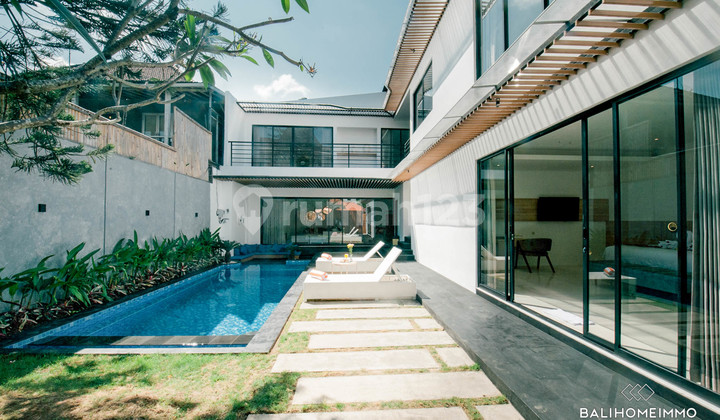 Villa Modern 4 Kamar Tidur Baru Dijual di Seminyak - Rf4989