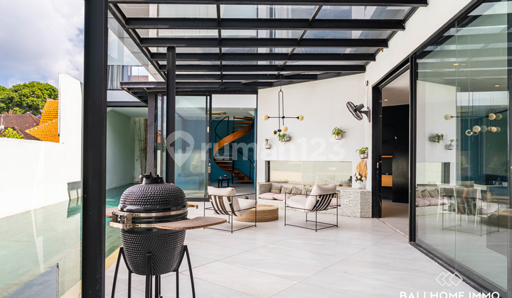 4 Bedroom Villa for Sale Rent in Batu Bolong Canggu Center - Rf8093