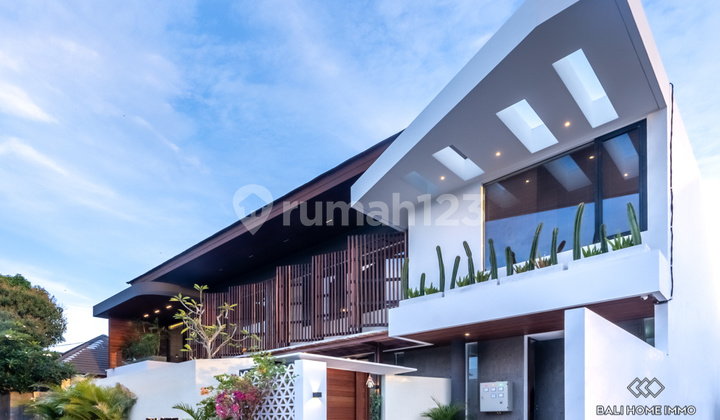 Dijual Villa 4 Kamar Tidur yang Menakjubkan di Bali Canggu Berawa - Rf2035 2