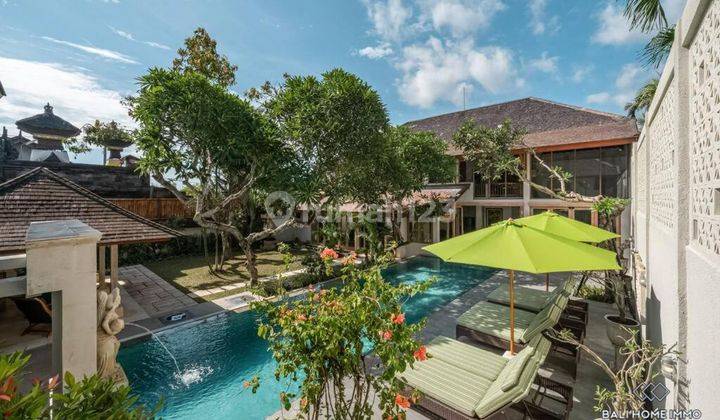 DIJUAL VILLA KELUARGA 4 KAMAR TIDUR YANG LUAS DENGAN TAMAN DI BATU BELIG SEMINYAK - RF4754 1