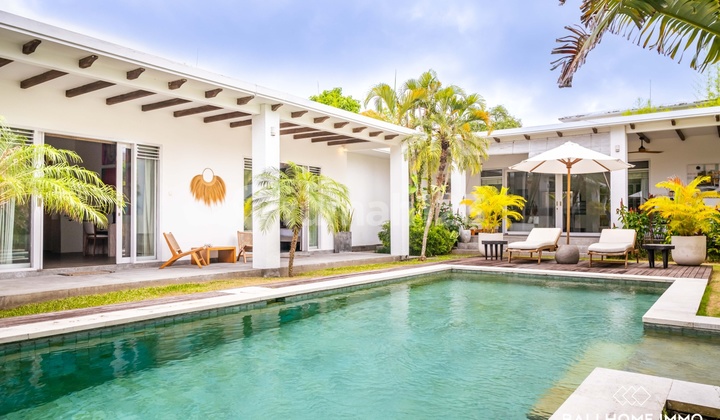 Vila 4 Kamar Tidur Investor's Gem Dijual di Jantung Berawa - Rf8911