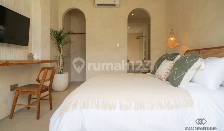 Newly Renovated 2-Bedroom Villa for Leasehold Sale in Berawa, Bali - Rf8367 Newly Renovated 2-Bedroom Villa for Leasehold Sale in Berawa, Bali - Rf8367