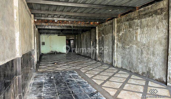 Disewakan Tahunan Ruang Komersial Strategis Dekat Pantai Petitenget - JK032 1