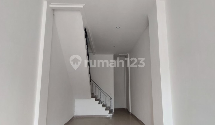 For Rent: Boston Shop House in Pantai Indah Kapuk 2, Shop House 202.5 m² in Pantai Indah Kapuk 2, Kosambi 2