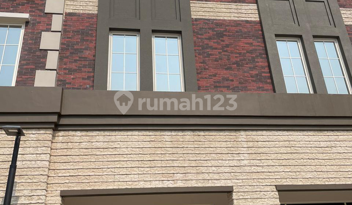 FOR QUICK SALE - SHOPHOUSE IN BOSTON, PANTAI INDAH KAPUK 2  
Shophouse in PANTAI INDAH KAPUK 2, Kosambi  
Land Area: 202.5 m²  
Others: PPJB, Girik, Customary, etc.  
Unfurnished 1