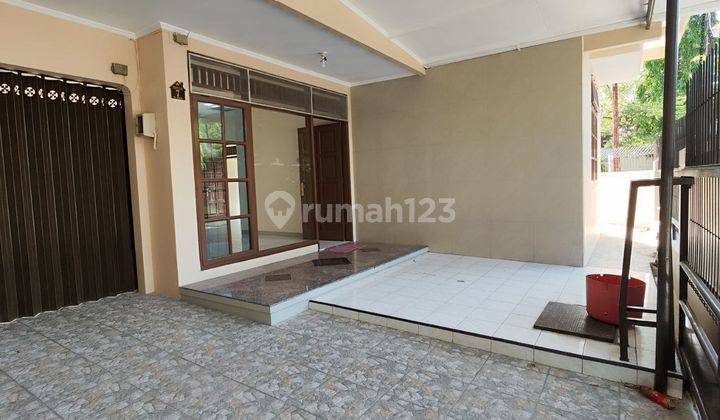 Rumah Bersih Siap Huni Di Solo Baru 1