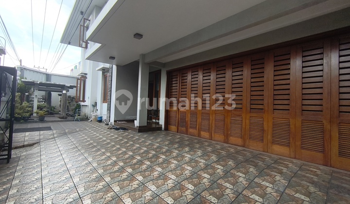 Rumah Adem Ada Kolam Koi di Colomadu Dekat Pintu Tol Klodran Solo