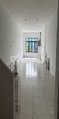 Ready-to-Use 3-Story Shophouse 2 Minutes from Pakuwon Mall Solobaru