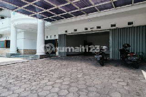 Rumah Adem Lingkungan Elite Solo Baru