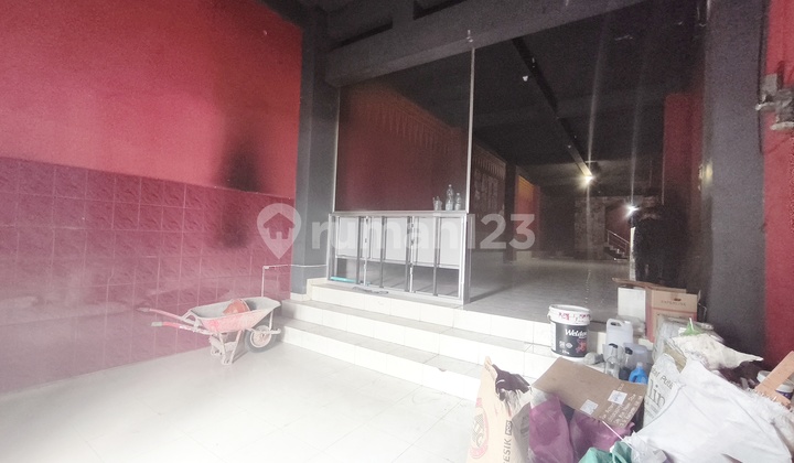 Ready-to-Use 2-Story Shop House in a Highly Strategic Location in Coyudan, Solo Ready-to-Use 2-Story Shop House in a Highly Strategic Location in Coyudan, Solo