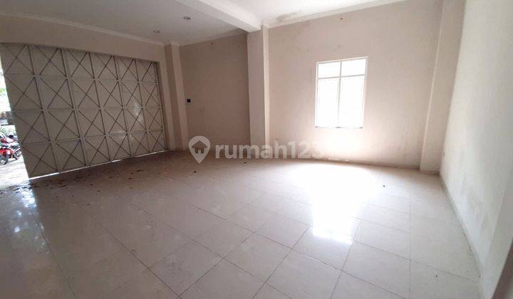 Disewakan Ruko baru 2 lt di jl dr Radjiman Solo 3