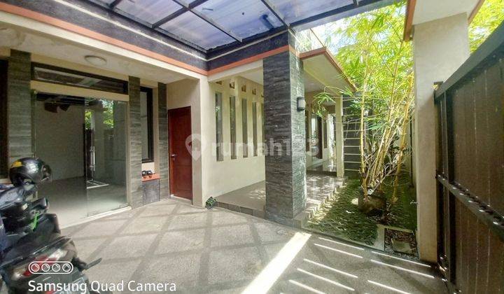 Dijual Rumah Cantik Semifurnished lingkungan nyaman di Sumber Solo 2