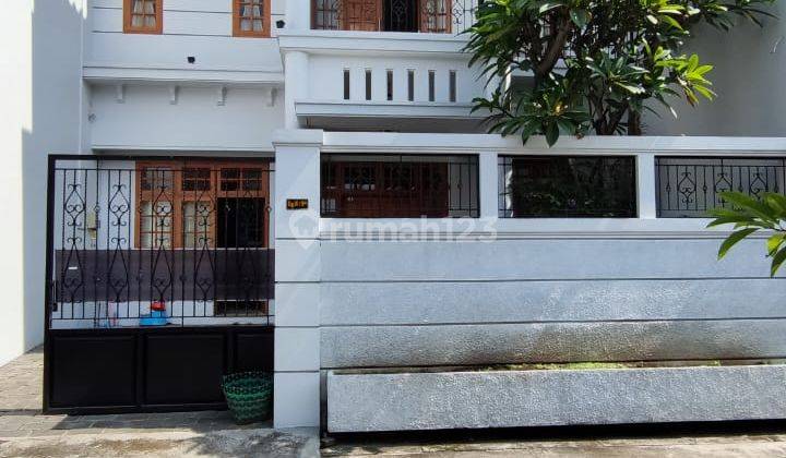 Rumah Cantik Bangunan Bagus Siap Huni Di Baturan Colomadu Solo Barat 1