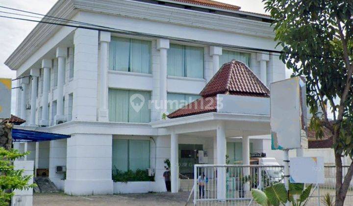 Jual/ Sewa Gedung 3 Lt Lokasi Super Strategis Di Pasarkliwon Solo 1