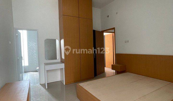 Rumah Minimalis Baru Gress 2 Lt Fully Furnished Solo Baru 2