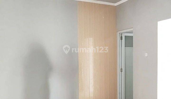 Rumah cantik minimalis 2 lt  di cluster Juanda Solo 2