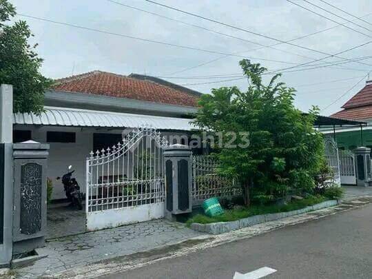 Dijual rumah lahan luas dan nyaman Jajar Solo dekat Manahan 1