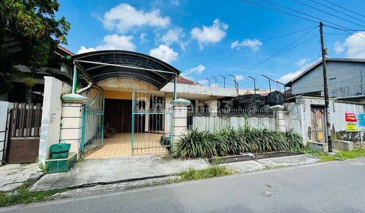 Dijual Rumah lahan luas 2 menit dari Stasiun Purwosari Solo dekat area bisnis 1