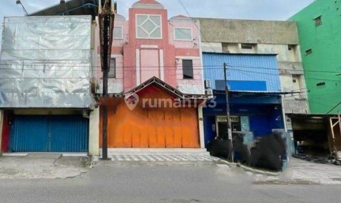 Ruko 3 lantai lokasi strategis area perdagangan di Nusukan Solo 2