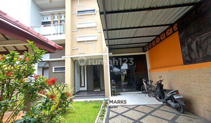 Rumah Cantik & Nyaman Fully furnished di Banyuanyar Soll 1