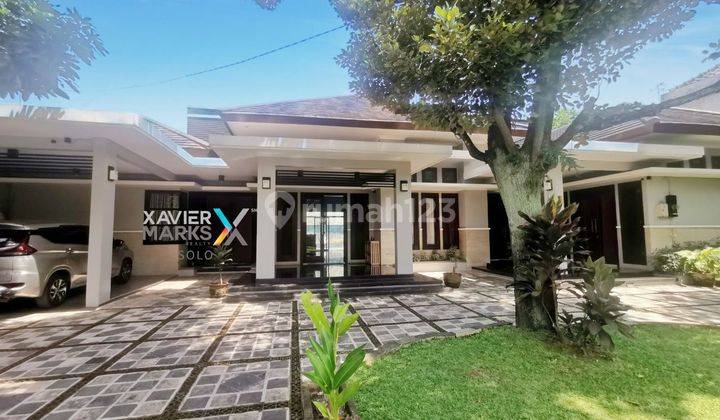 Villa Bonus Swimming Pool Di Laweyan Solo 1